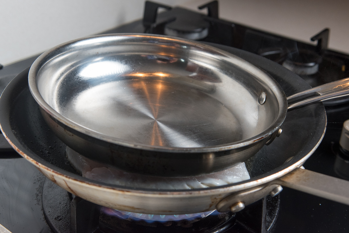 Frying pan fish weight